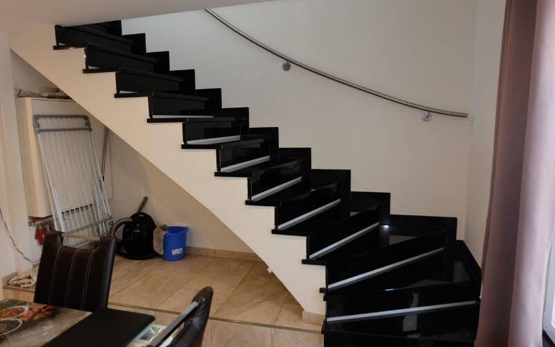 Treppe zum Obergeschoss, Ferienwohnung