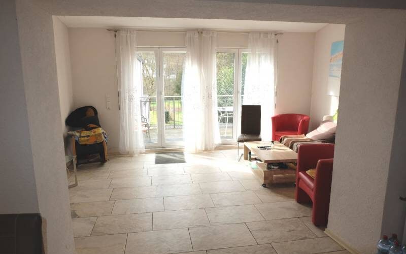 Wohnzimmer mit Zugang Terrasse