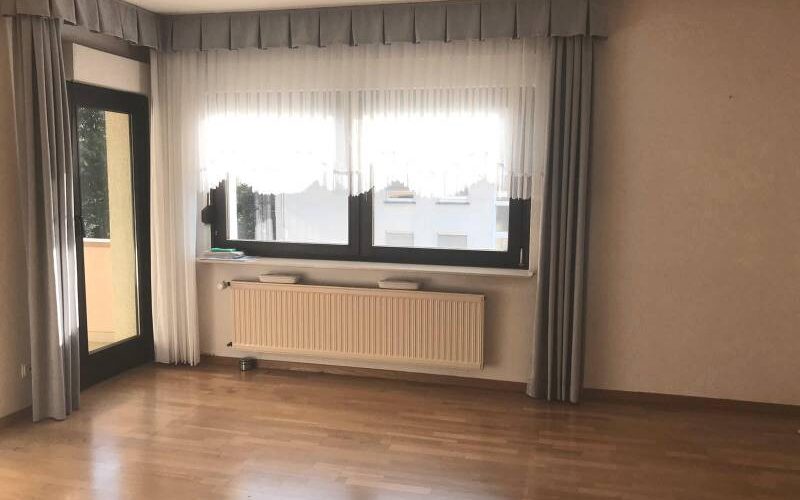 Wohnzimmer mit Zugang Loggia