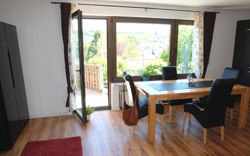 Wohnküche mit Zugang Terrasse
