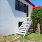 Treppe zur Terrasse im EG