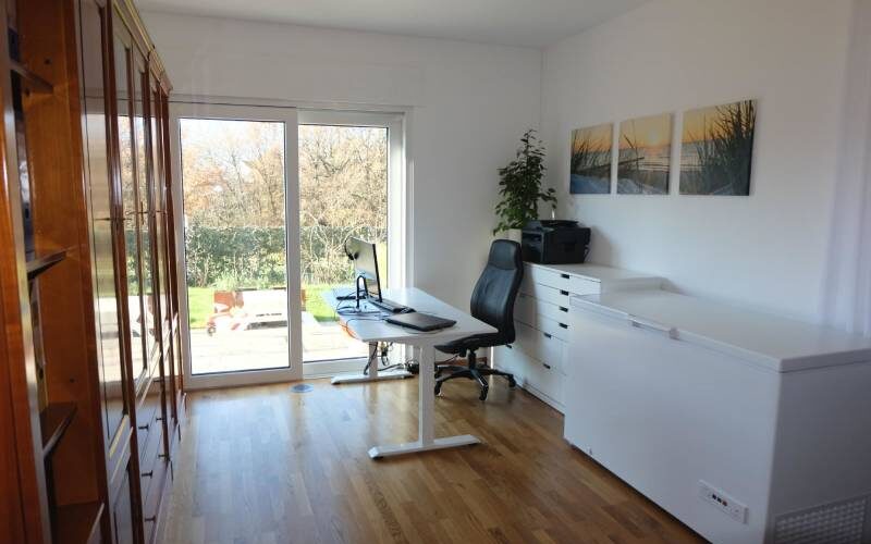 Arbeits- Schlafzimmer EG