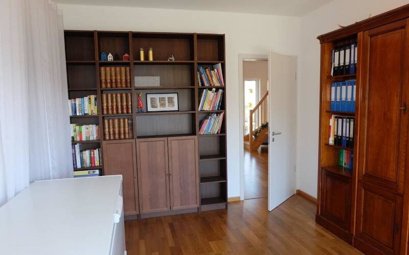 Arbeits- Schlafzimmer EG