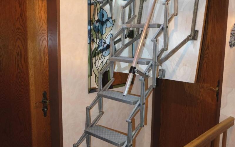 Scherentreppe zum Speicher