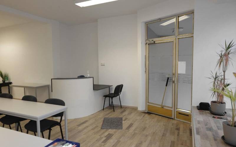 Raum 1 mit Schaufenster