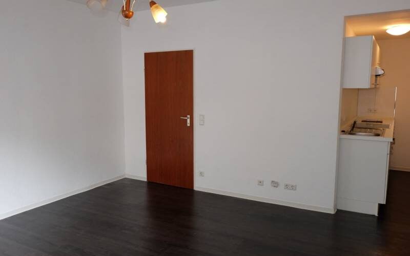 Wohn- Esszimmer mit Zugang Küche