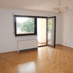 Wohn- Esszimmer mit Zugang Loggia