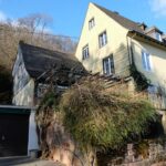 Außenansicht mit Garage