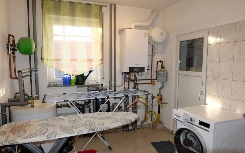 HWR und Technik mit Zugang Garage