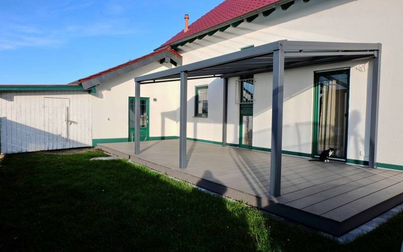 Terrasse, Zugang Garage und Gerätehaus