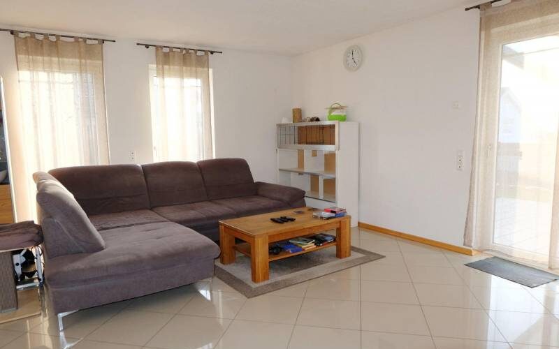 Wohnen mit Zugang Terrasse u. Garten