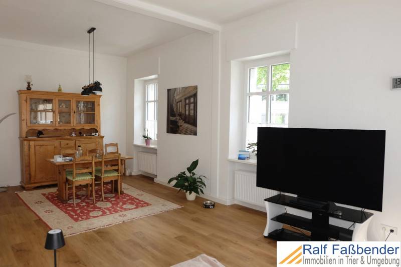 Trier-Süd, helle 3 ZKB Altbauwohnung mit Einbauküche in ruhiger Wohnlage zu vermieten. - Photo 1