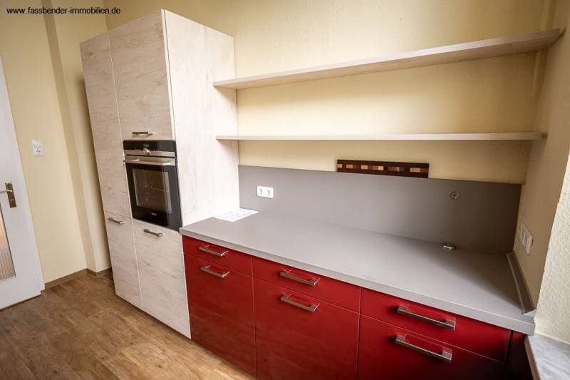 Trier-Stadt, 4 ZKB Altbauwohnung mit Einbauküche u. kleinem Balkon. - Foto 3
