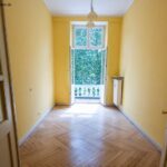 Arbeits- Gästezimmer mit kleinem Balkon