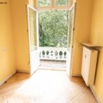 Arbeits- Gästezimmer mit kleinem Balkon