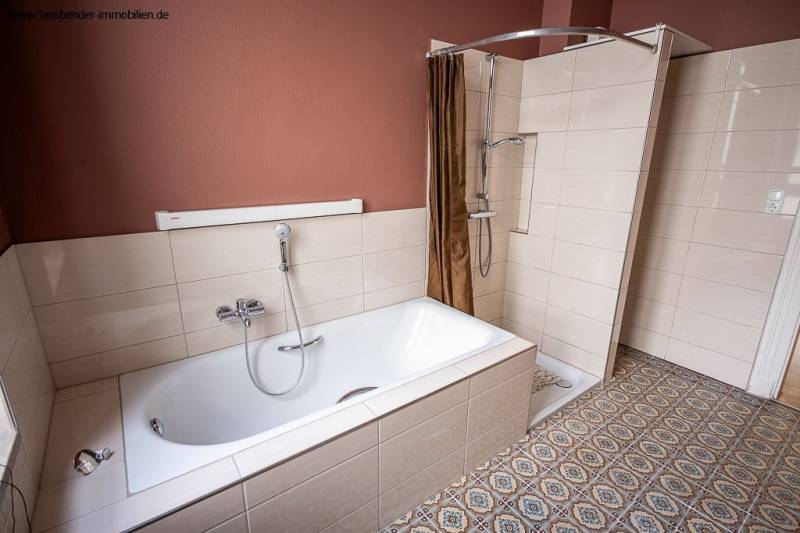 Trier-Stadt, 4 ZKB Altbauwohnung mit Einbauküche u. kleinem Balkon. - Foto 5