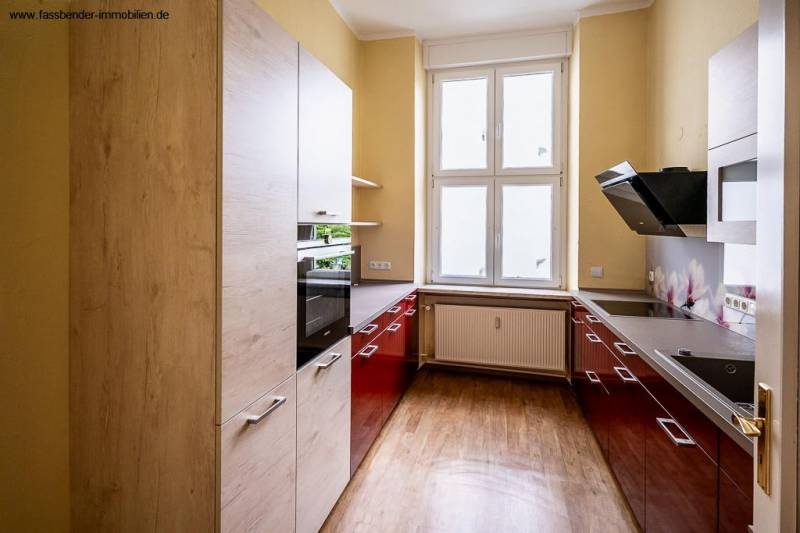 Trier-Stadt, 4 ZKB Altbauwohnung mit Einbauküche u. kleinem Balkon. - Foto 2
