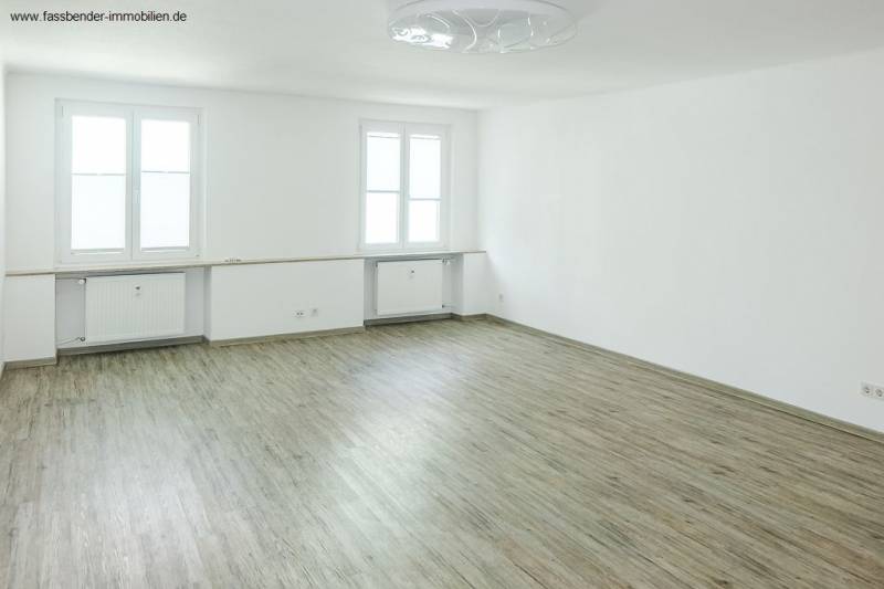 Trier-Innenstadt, 5 ZKB mit Einbauküche und Terrasse ab sofort zu vermieten. - Photo 1