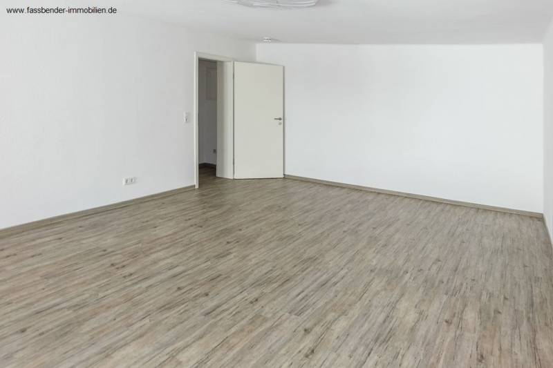 Trier-Innenstadt, 5 ZKB mit Einbauküche und Terrasse ab sofort zu vermieten. - Photo 3
