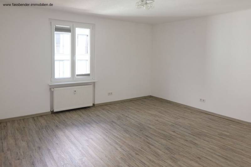 Trier-Innenstadt, 5 ZKB mit Einbauküche und Terrasse ab sofort zu vermieten. - Photo 2
