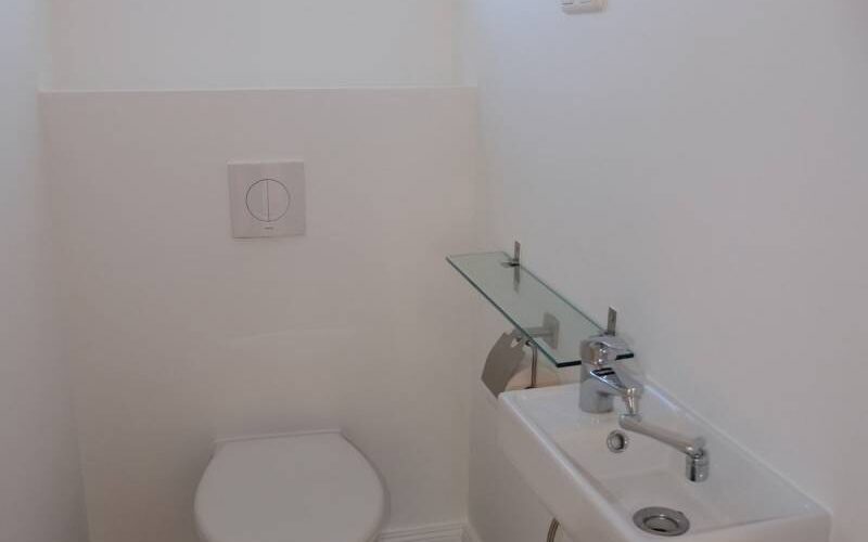 WC, DG