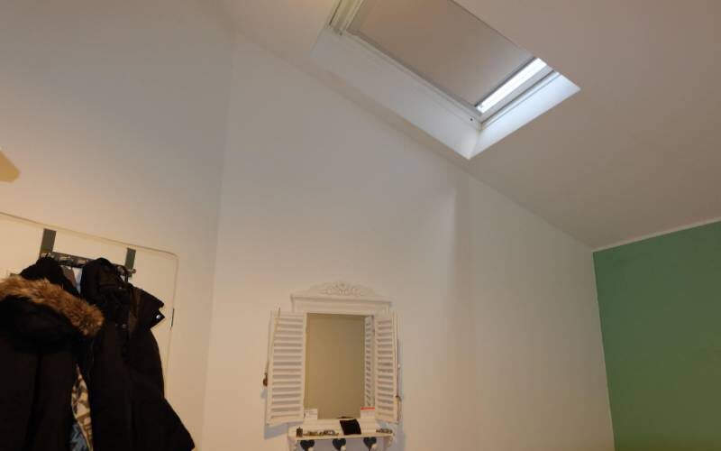 Schlafzimmer mit Dachfenster
